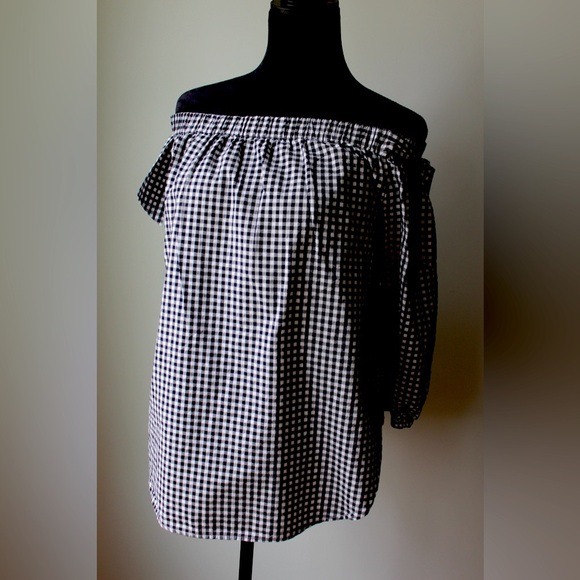 GAP Black and White Checkered Top - Picture 2 of 11
